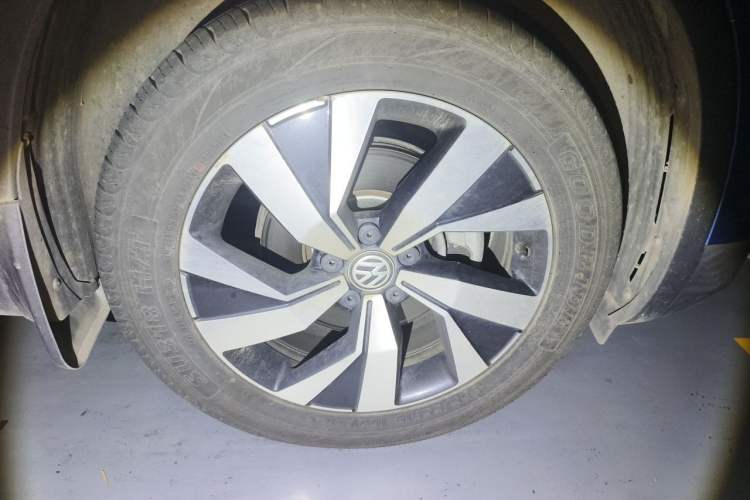 Used Volkswagen Tayron 2019 Teramont Edition 280TSI Two-Wheel Drive Luxury Model China VI Standard Right Front Wheel Hub