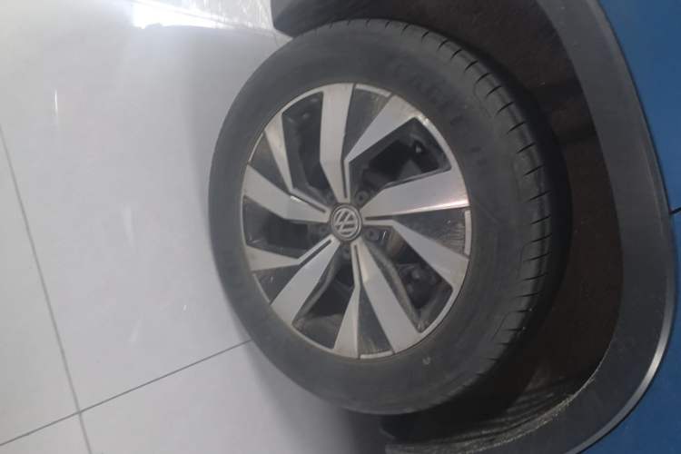 Used Volkswagen Tayron 2019 330TSI Two-Wheel-Drive Luxury Version China V Emission Standard Right Rear Wheel Hub