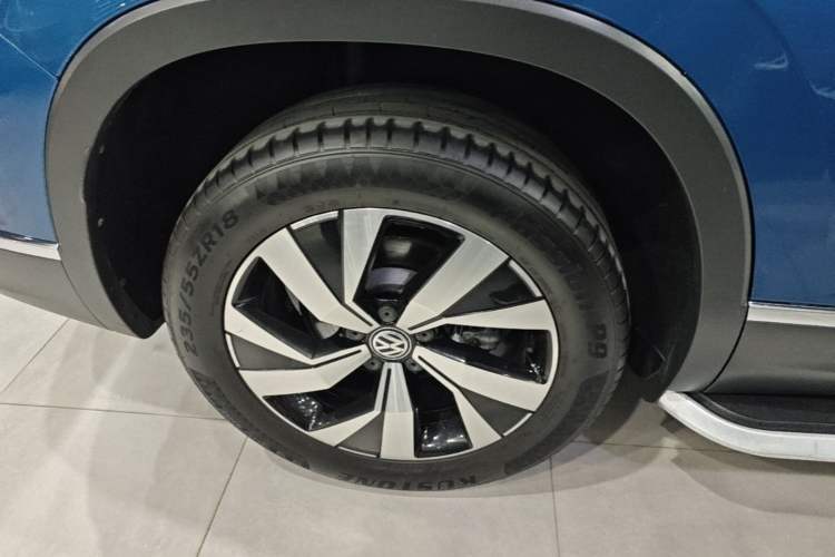 Used Volkswagen Tayron 2019 Teramont Edition 280TSI Two-Wheel Drive Luxury Model China VI Standard Right Rear Wheel Hub