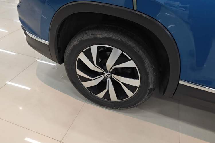 Used Volkswagen Tayron 2019 330TSI Two-Wheel-Drive Luxury Version China V Emission Standard Right Rear Wheel Hub