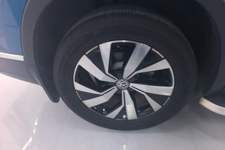Used Volkswagen Tayron 2019 330TSI Four-Wheel Drive Luxury Version China V Standard Right Rear Wheel Hub