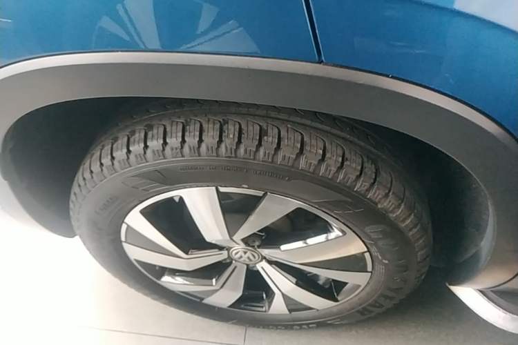 Used Volkswagen Tayron 2019 330TSI Two-Wheel-Drive Luxury Version China V Emission Standard Right Rear Wheel Hub