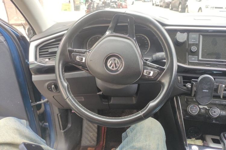 Used Volkswagen Tayron 2019 330TSI Two-Wheel-Drive Luxury Version China V Emission Standard Steering Wheel