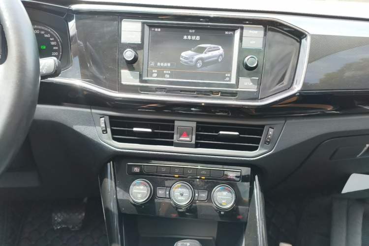 Used Volkswagen Tayron 2019 330TSI Two-Wheel-Drive Luxury Version China V Emission Standard Audio And AC Panel