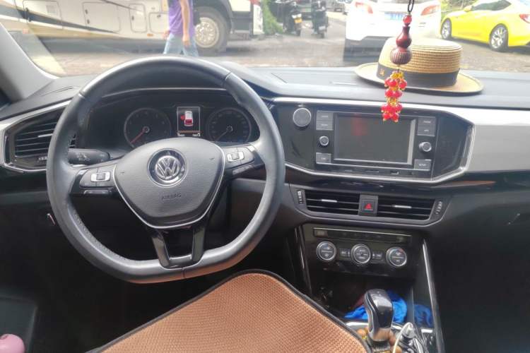 Used Volkswagen Tayron 2019 330TSI Two-Wheel Drive Luxury Model China VI Standard Center Console