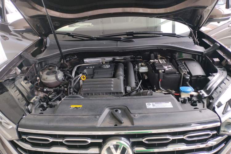 Used Volkswagen Tayron 2019 Teramont Edition 280TSI Two-Wheel Drive Luxury Model China VI Standard Engine Bay