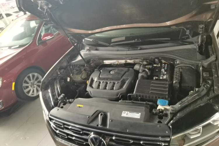 Used Volkswagen Tayron 2019 330TSI Two-Wheel Drive Luxury Model China VI Standard Engine Bay