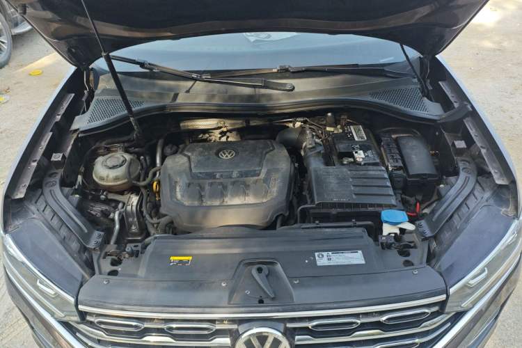Used Volkswagen Tayron 2019 330TSI Two-Wheel Drive Luxury Model China VI Standard Engine Bay