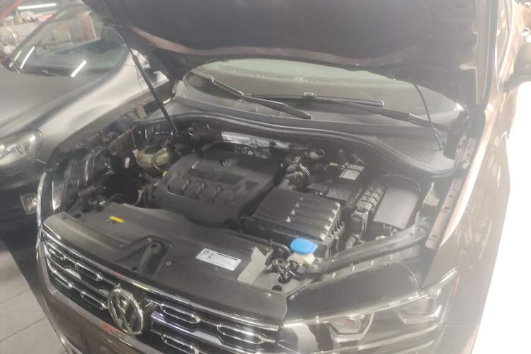 Used Volkswagen Tayron 2019 330TSI Two-Wheel Drive Luxury Model China VI Standard Engine Bay