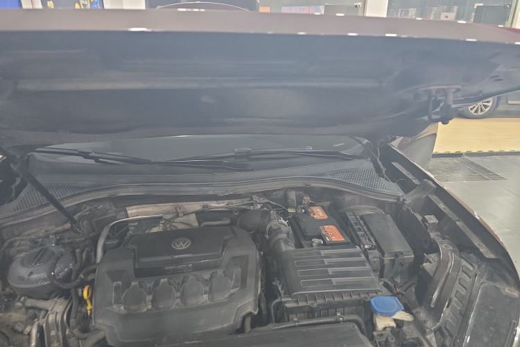 Used Volkswagen Tayron 2019 330TSI Four-Wheel Drive Luxury Version China V Standard Engine Bay