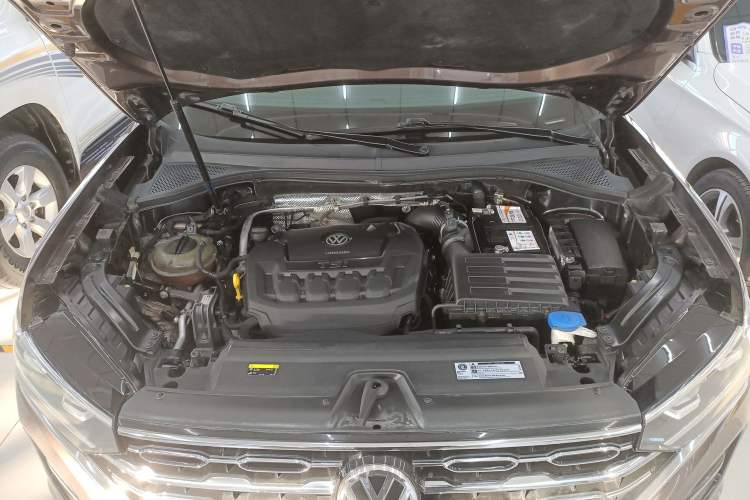 Used Volkswagen Tayron 2019 330TSI Two-Wheel Drive Luxury Model China VI Standard Engine Bay