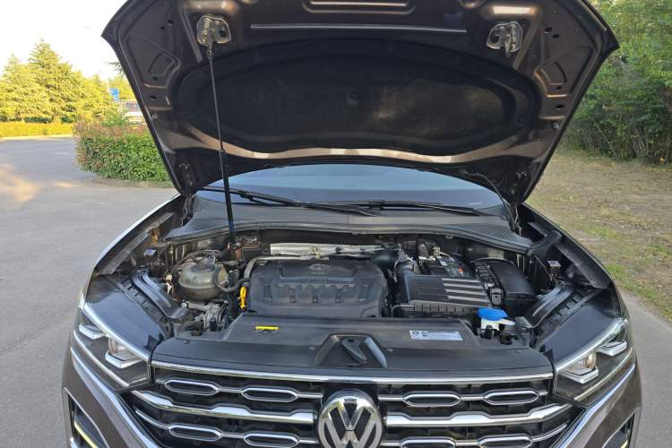 Used Volkswagen Tayron 2019 330TSI Two-Wheel-Drive Luxury Plus China VI Standard Engine Bay