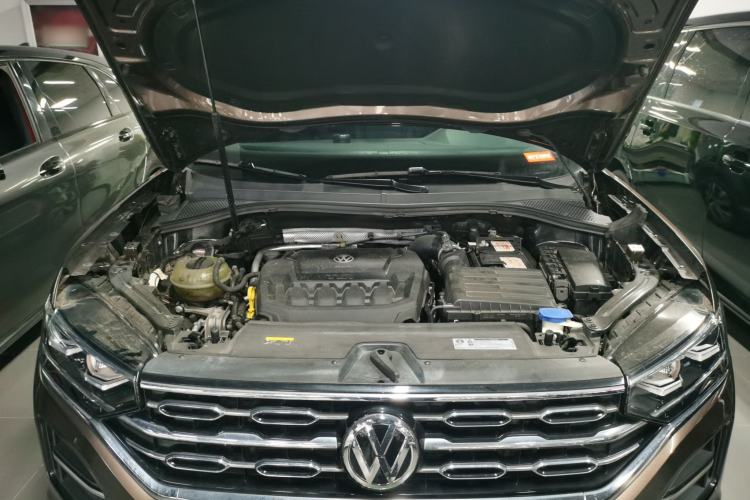 Used Volkswagen Tayron 2019 330TSI Two-Wheel-Drive Luxury Version China V Emission Standard Engine Bay