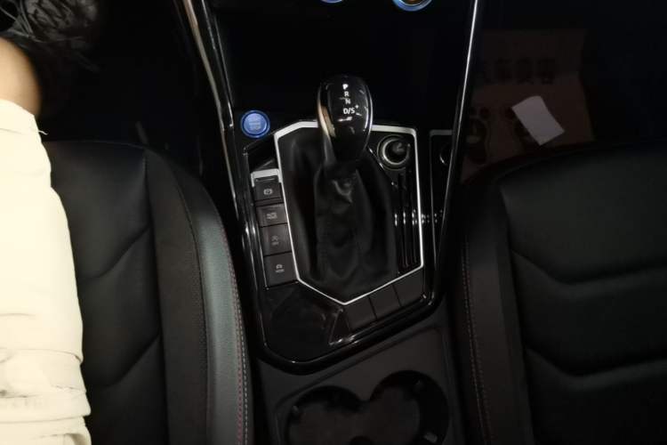 Used Volkswagen Tayron 2019 330TSI Two-Wheel Drive Luxury Model China VI Standard Gear Lever