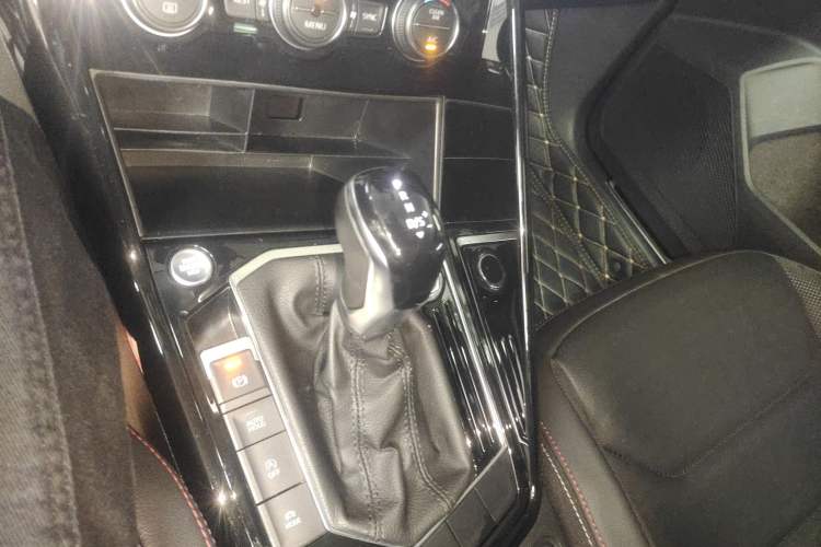 Used Volkswagen Tayron 2019 330TSI Two-Wheel Drive Luxury Model China VI Standard Gear Lever