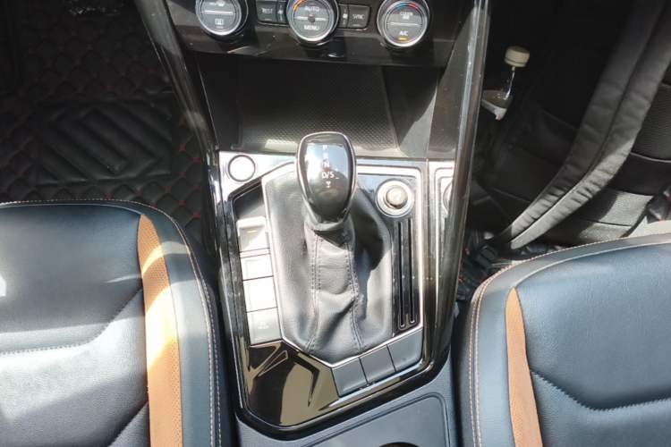 Used Volkswagen Tayron 2019 330TSI Two-Wheel-Drive Luxury Version China V Emission Standard Gear Lever