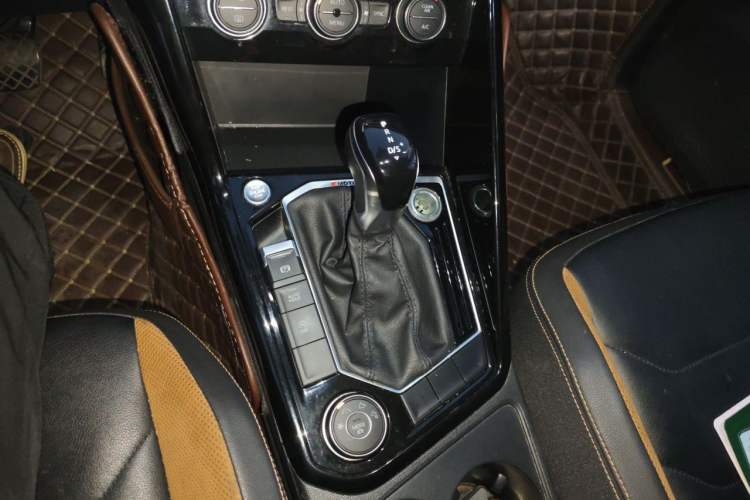 Used Volkswagen Tayron 2019 330TSI Four-Wheel Drive Luxury Version China V Standard Gear Lever