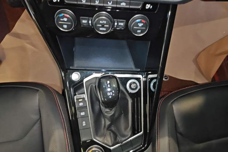 Used Volkswagen Tayron 2019 330TSI Four-Wheel Drive Luxury Version China VI Standard Gear Lever