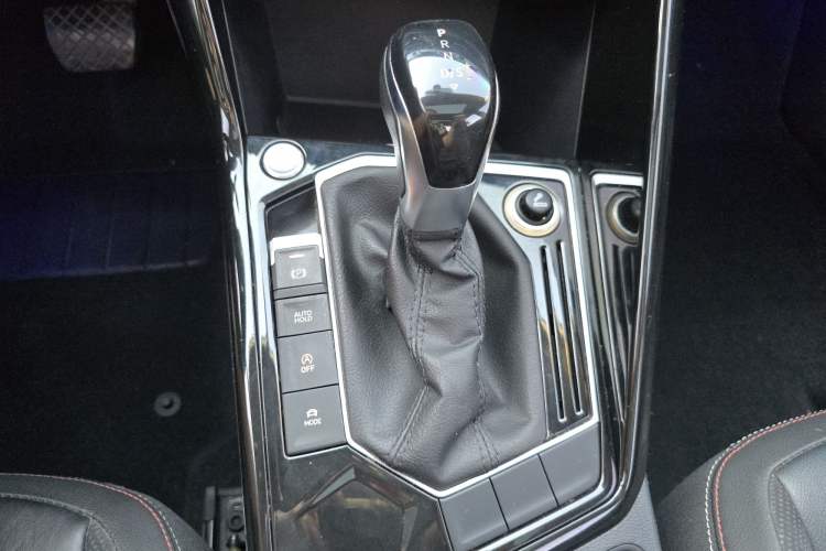 Used Volkswagen Tayron 2019 330TSI Two-Wheel-Drive Luxury Plus China VI Standard Gear Lever