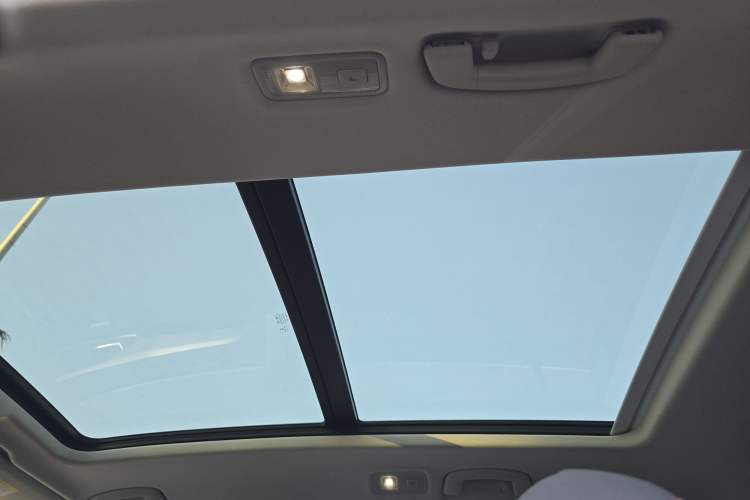 Used Volkswagen Tayron 2019 330TSI Two-Wheel-Drive Luxury Plus China VI Standard Headliner