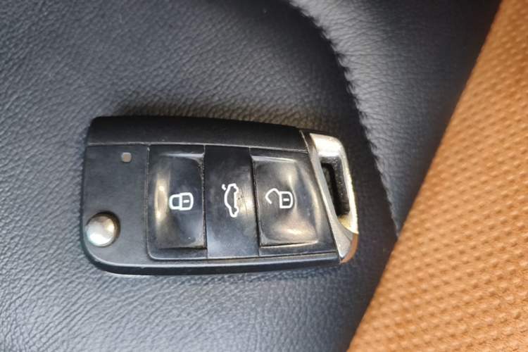 Used Volkswagen Tayron 2019 330TSI Two-Wheel-Drive Luxury Version China V Emission Standard Interior 1