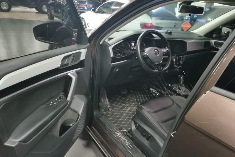 Used Volkswagen Tayron 2019 330TSI Two-Wheel-Drive Luxury Version China V Emission Standard Interior 3