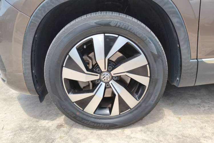 Used Volkswagen Tayron 2019 330TSI Two-Wheel-Drive Luxury Version China V Emission Standard Left Front Wheel Hub
