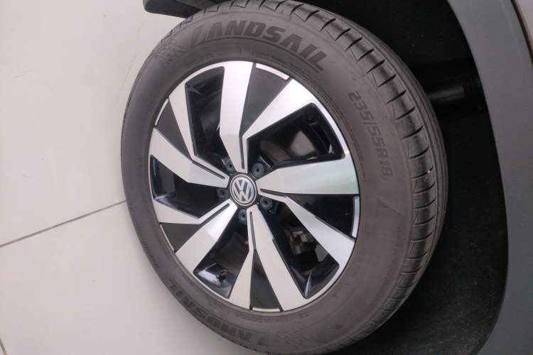 Used Volkswagen Tayron 2019 Teramont Edition 280TSI Two-Wheel Drive Luxury Model China VI Standard Right Rear Wheel Hub