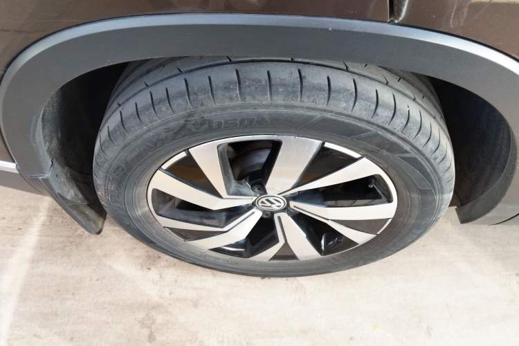 Used Volkswagen Tayron 2019 Teramont Edition 280TSI Two-Wheel Drive Luxury Model China VI Standard Right Rear Wheel Hub