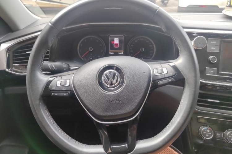 Used Volkswagen Tayron 2019 330TSI Two-Wheel Drive Luxury Model China VI Standard Steering Wheel