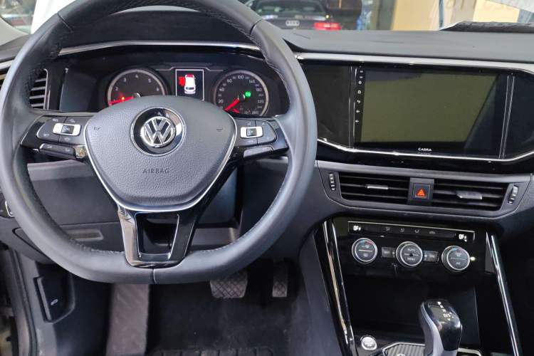 Used Volkswagen Tayron 2019 Teramont Edition 280TSI Two-Wheel Drive Luxury Model China VI Standard Center Console