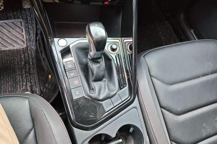 Used Volkswagen Tayron 2019 330TSI Two-Wheel Drive Luxury Model China VI Standard Gear Lever