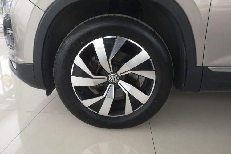 Used Volkswagen Tayron 2019 Teramont Edition 280TSI Two-Wheel Drive Luxury Model China VI Standard Left Front Wheel Hub
