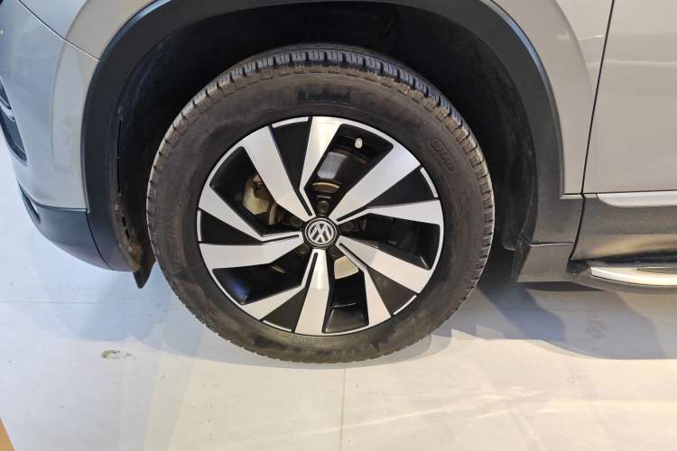 Used Volkswagen Tayron 2019 Teramont Edition 280TSI Two-Wheel Drive Luxury Model China VI Standard Left Front Wheel Hub