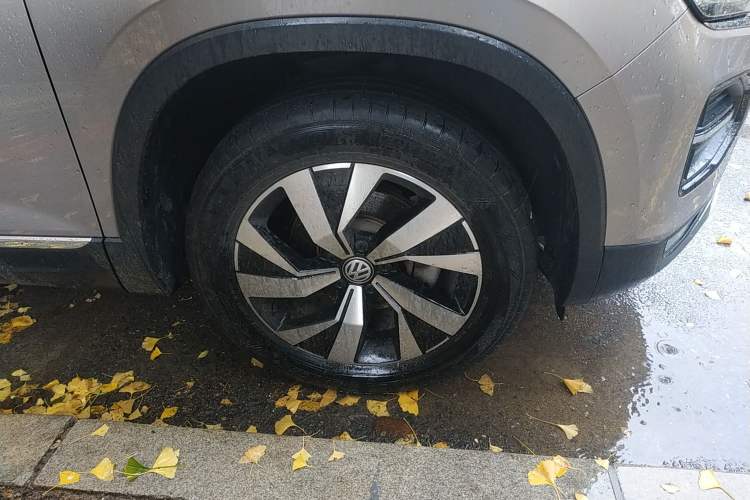 Used Volkswagen Tayron 2019 Teramont Edition 280TSI Two-Wheel Drive Luxury Model China VI Standard Right Front Wheel Hub