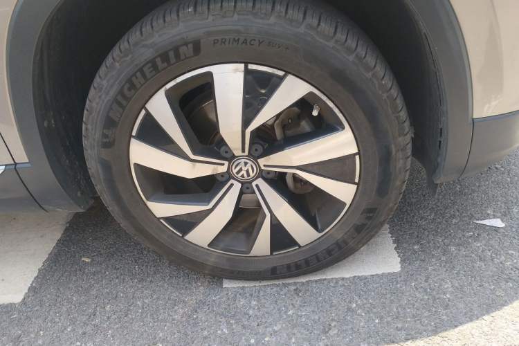 Used Volkswagen Tayron 2019 330TSI Two-Wheel Drive Luxury Model China VI Standard Right Front Wheel Hub
