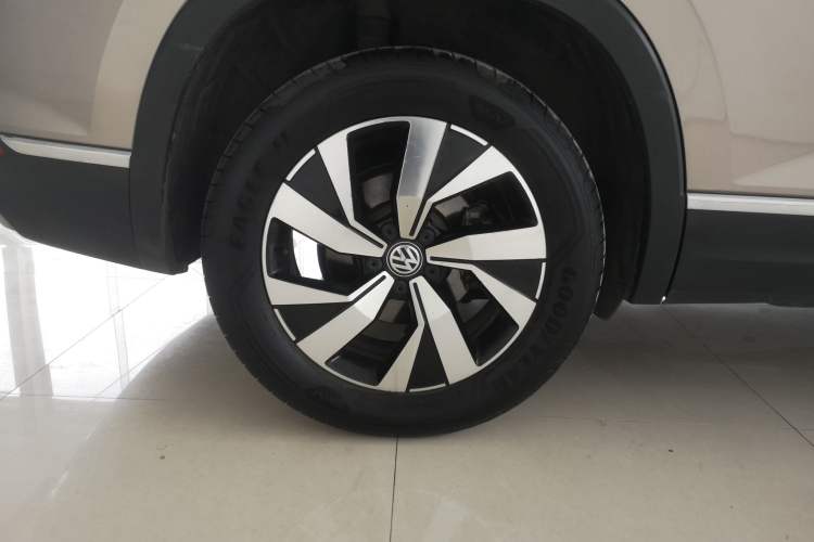 Used Volkswagen Tayron 2019 Teramont Edition 280TSI Two-Wheel Drive Luxury Model China VI Standard Right Rear Wheel Hub
