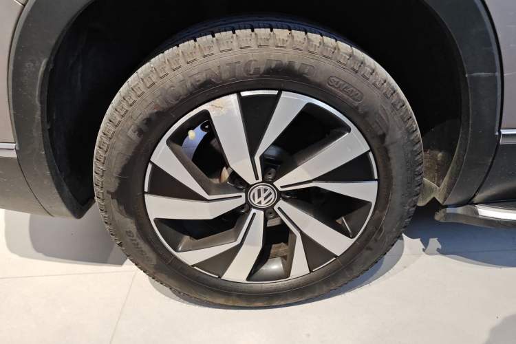 Used Volkswagen Tayron 2019 Teramont Edition 280TSI Two-Wheel Drive Luxury Model China VI Standard Right Rear Wheel Hub