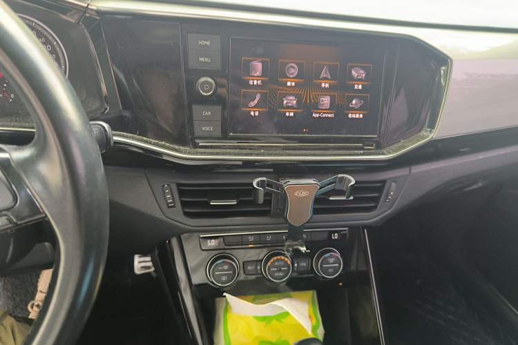 Used Volkswagen Tayron 2019 330TSI Two-Wheel-Drive Luxury Version China V Emission Standard Audio And AC Panel