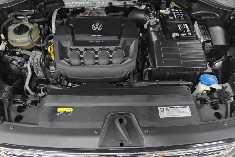 Used Volkswagen Tayron 2019 330TSI Two-Wheel-Drive Luxury Version China V Emission Standard Engine Bay