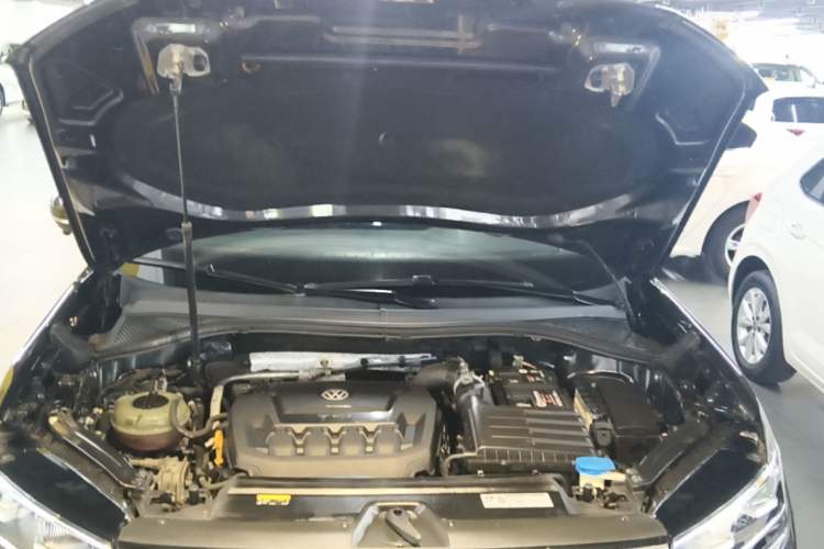 Used Volkswagen Tayron 2019 330TSI Two-Wheel Drive Luxury Model China VI Standard Engine Bay