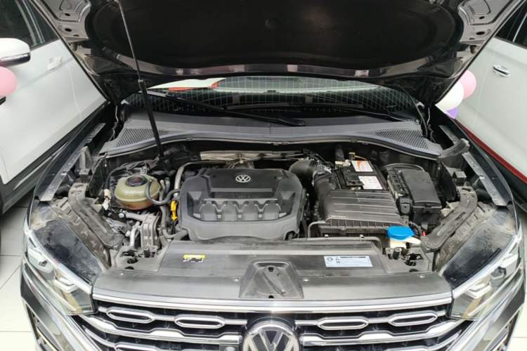 Used Volkswagen Tayron 2019 330TSI Two-Wheel Drive Luxury Model China VI Standard Engine Bay