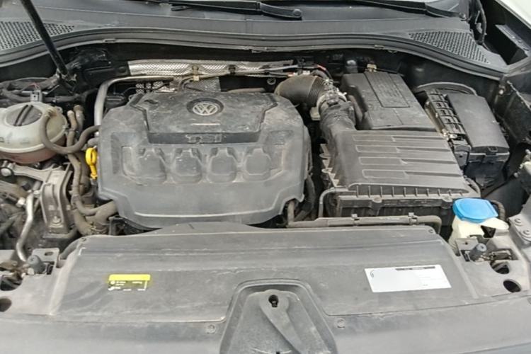 Used Volkswagen Tayron 2019 330TSI Two-Wheel Drive Luxury Model China VI Standard Engine Bay