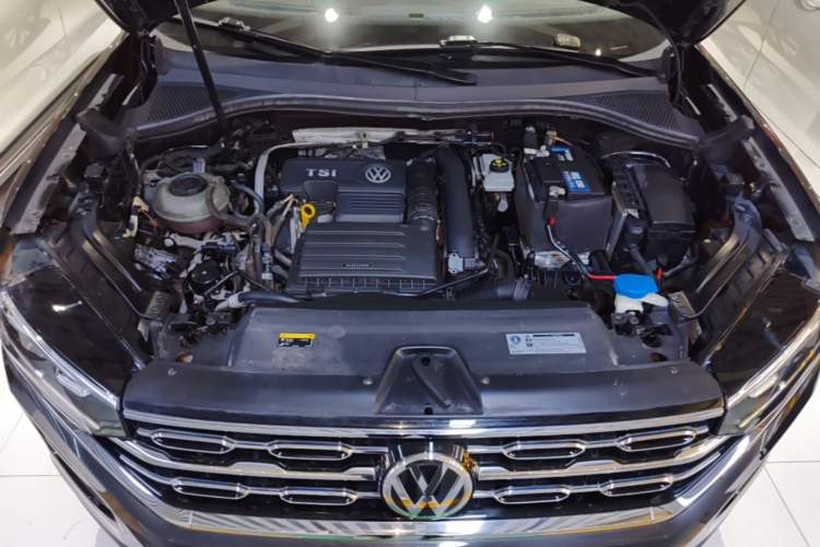 Used Volkswagen Tayron 2019 Teramont Edition 280TSI Two-Wheel Drive Luxury Model China VI Standard Engine Bay
