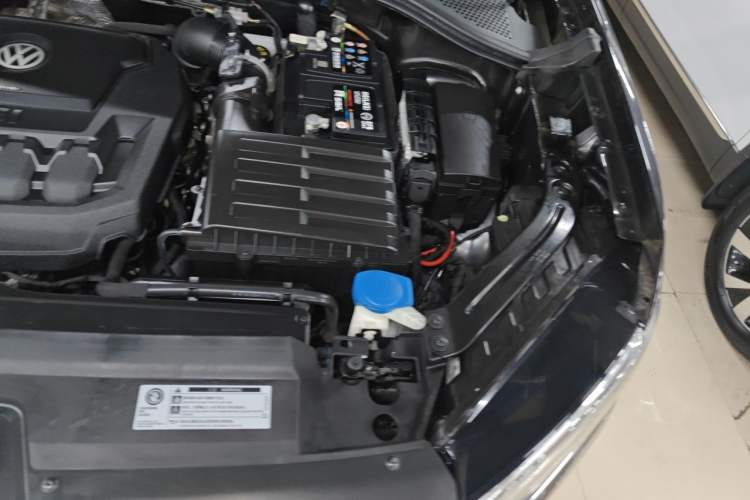 Used Volkswagen Tayron 2019 330TSI Two-Wheel-Drive Luxury Version China V Emission Standard Engine Bay Left