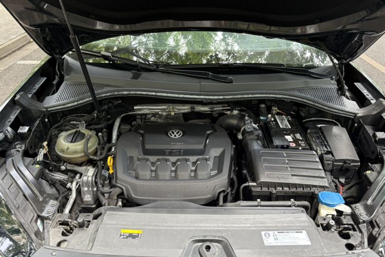 Used Volkswagen Tayron 2019 330TSI Two-Wheel Drive Luxury Model China VI Standard Engine Bay