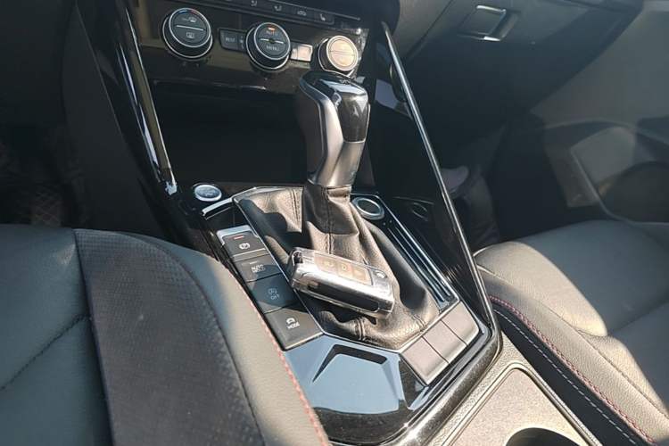 Used Volkswagen Tayron 2019 330TSI Two-Wheel Drive Luxury Model China VI Standard Gear Lever