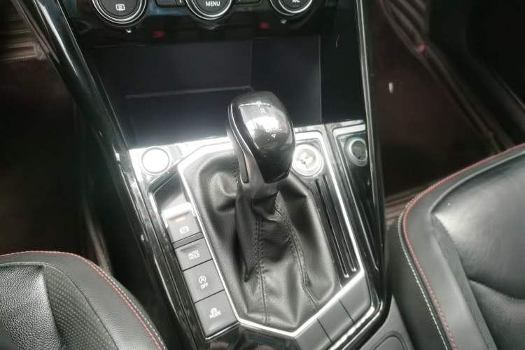 Used Volkswagen Tayron 2019 330TSI Two-Wheel-Drive Luxury Version China V Emission Standard Gear Lever