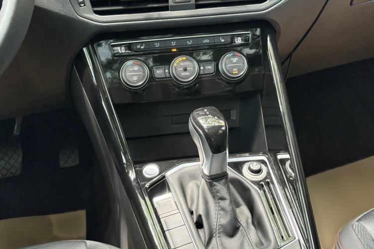 Used Volkswagen Tayron 2019 330TSI Two-Wheel Drive Luxury Model China VI Standard Gear Lever