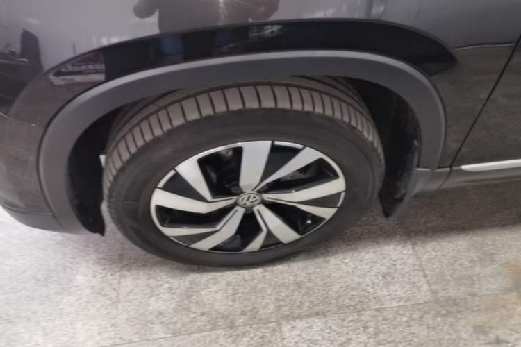 Used Volkswagen Tayron 2019 330TSI Two-Wheel Drive Luxury Model China VI Standard Left Front Wheel Hub